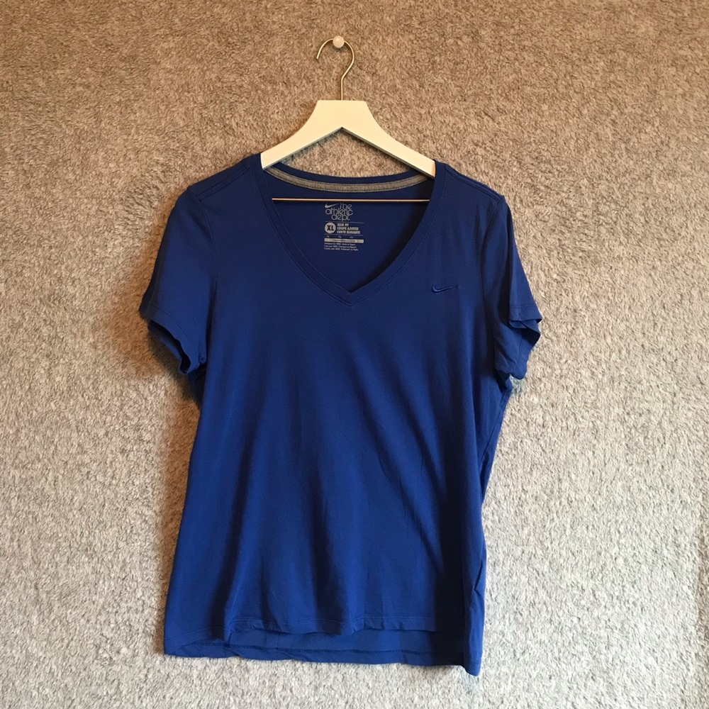 Nike Athletic T-shirt Slim Fit Size XL 100% Cotton